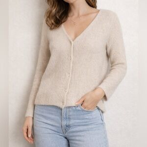 Wilfred Aritzia Women’s Size S Cream Beige V-Neck Button Cardigan Sweater